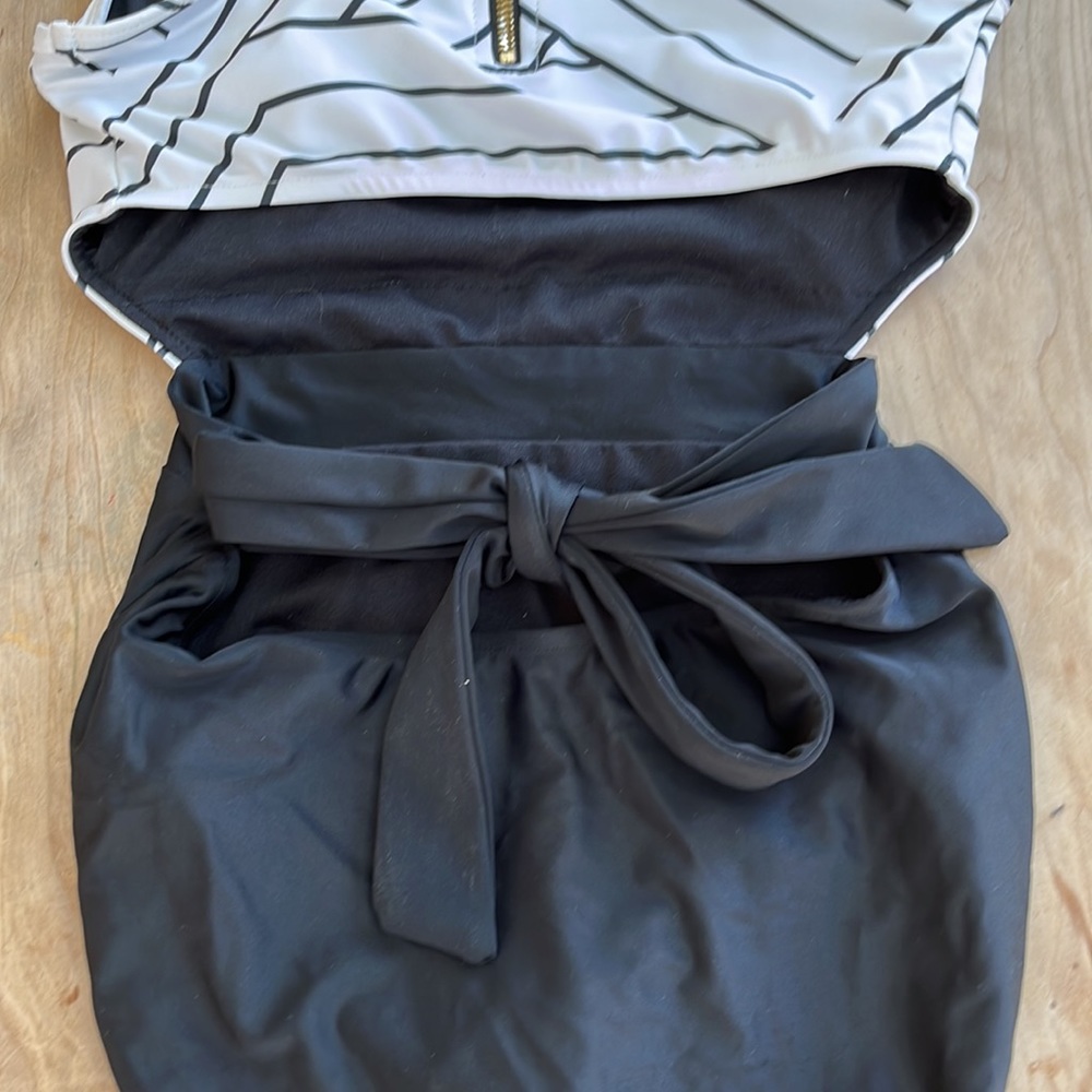 Albion Color Block Swimsuit Size Small - Picture 3 of 6
